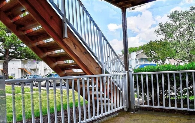 Photo - ***2 BED Condo/Downstairs unit/ W,S&T INCLUDED!!