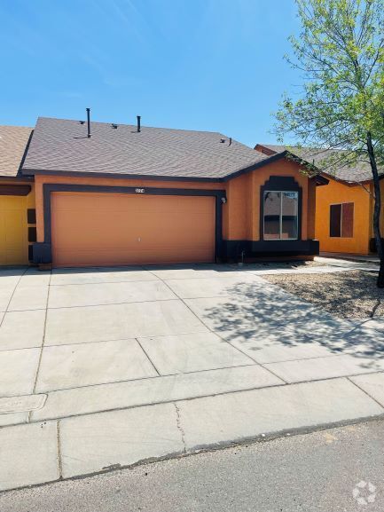 Building Photo - House For Rent