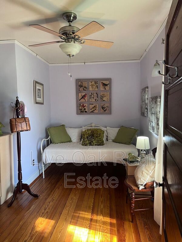 Photo - 774 W 51st St