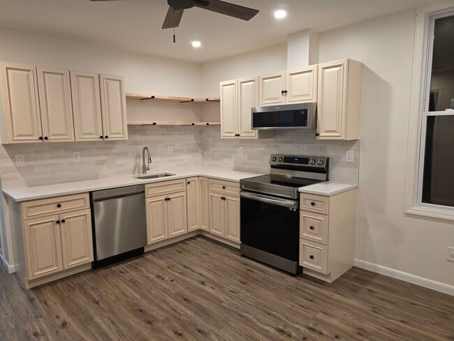 Building Photo - 1709 Kerrigan Ave Unit 2