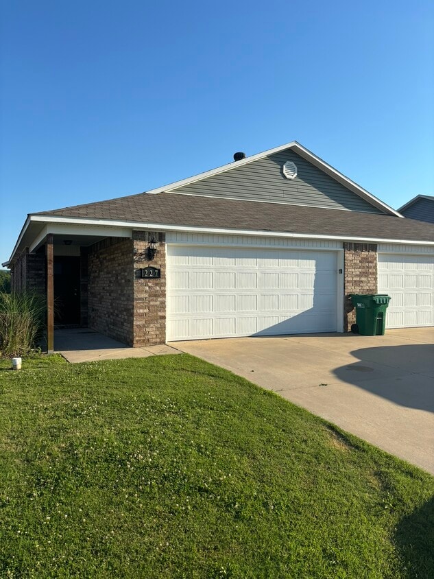 Photo - 227 E Anabranch Ct (Farmington, AR)