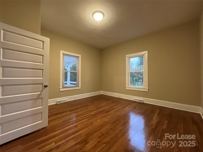 Photo - 516 W 7th St