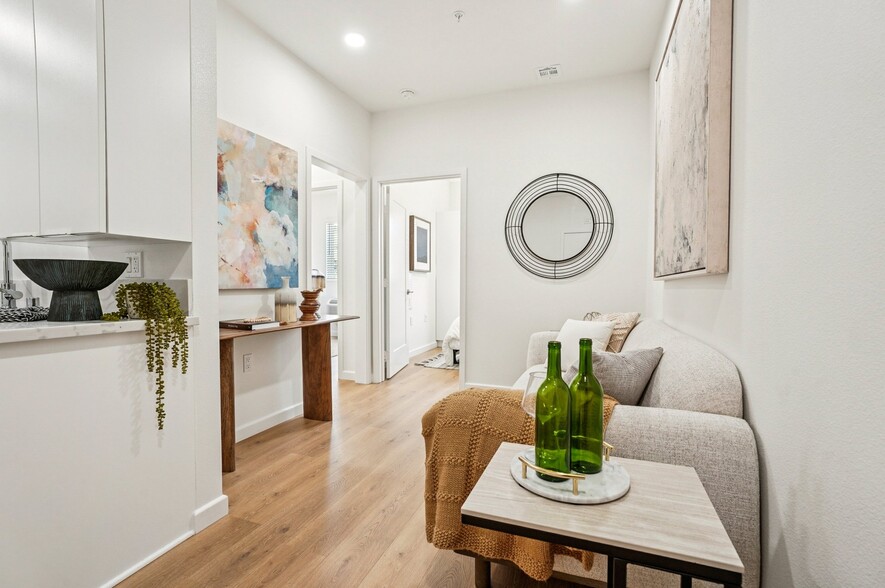 2BR, 1 BA - Living Room