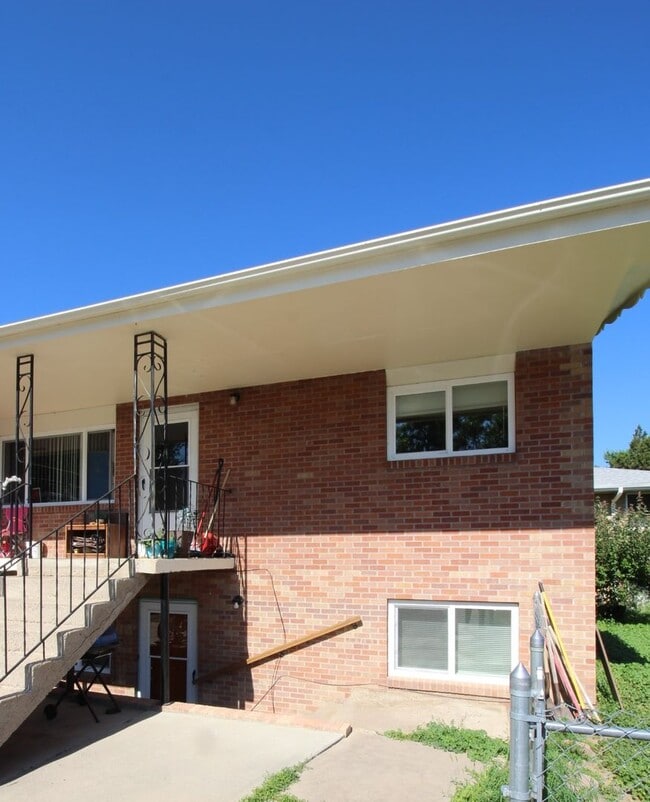 Building Photo - 1114 Gard Pl Unit D