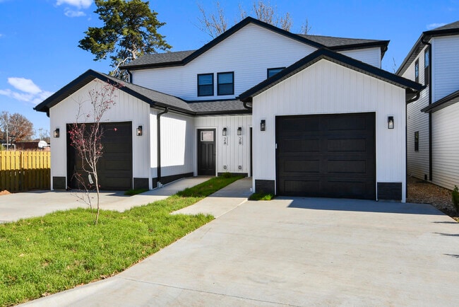 Building Photo - 1220 E Pacific St Unit 1a