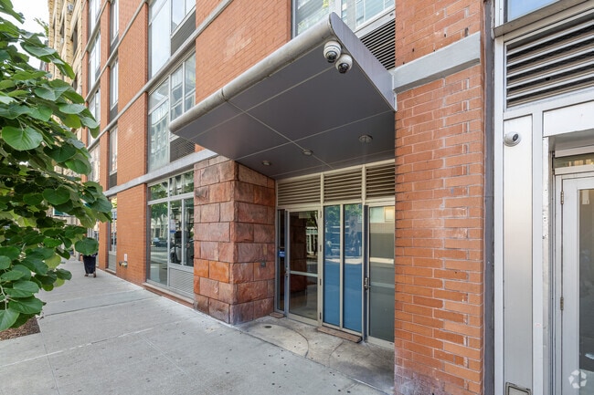 Entrance - 151 W 17th St