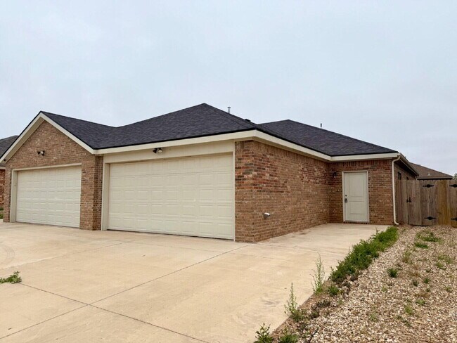 Building Photo - 5703 Kemper St