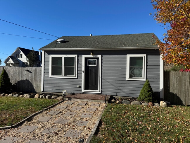 Building Photo - 28 Sheridan Dr