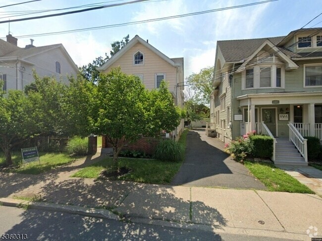 Building Photo - 19 N Bridge St Rental