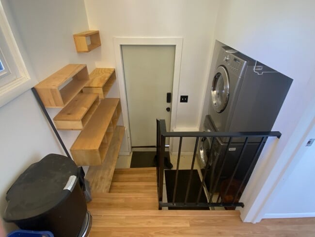 Photo - 160 E Leslie Ave