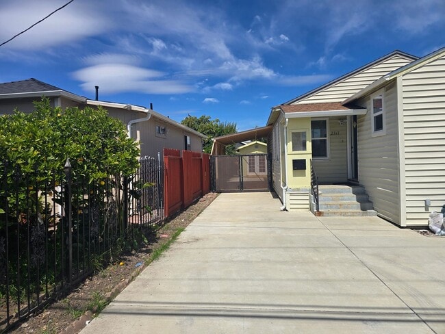 Building Photo - Single story home located in San Pablo, Ca
