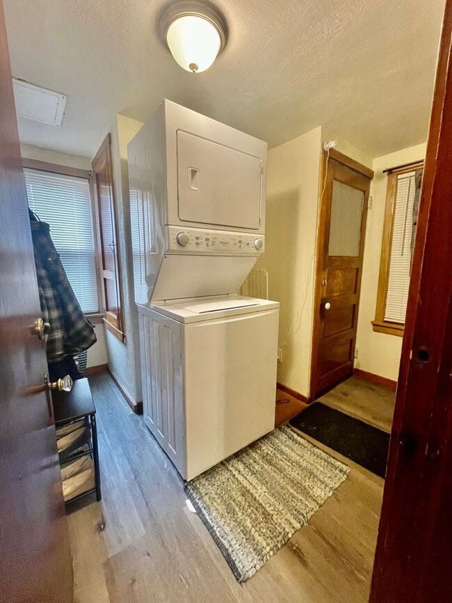 Photo - W180-W188 Pioneer Dr Unidad Lower