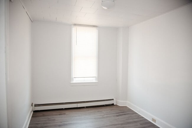 Photo - 106 W Park St