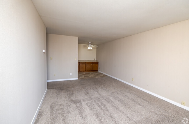 Oakland Manor Apartments