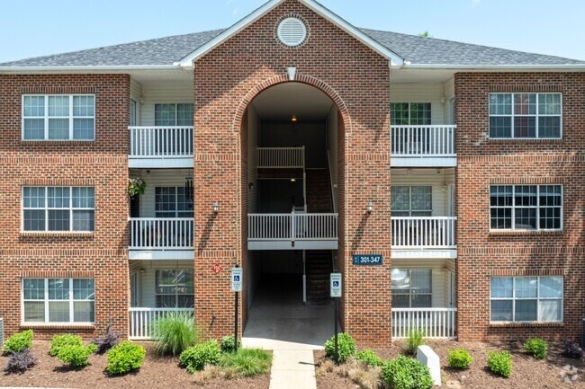 Building Photo - 1611 Kenmore Dr Rental