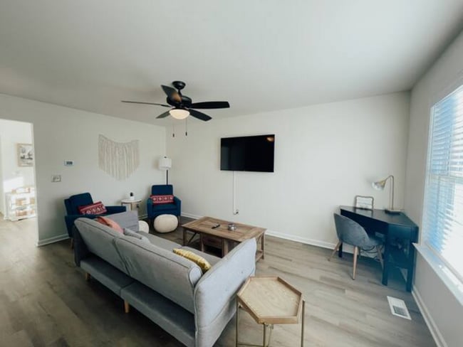 Living room - 424 Sioux Trail