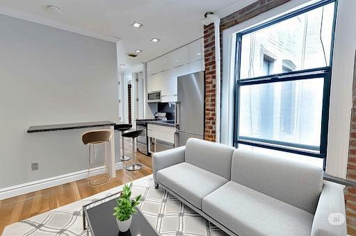 Building Photo - 410 E 13th St Rental
