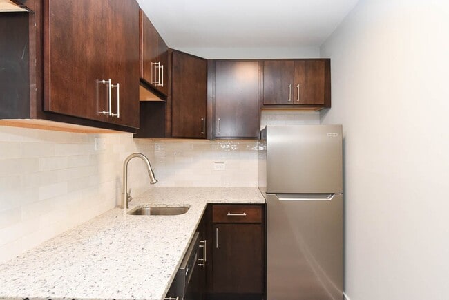 448 W Barry Ave Unit 902
