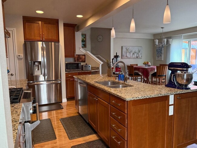Building Photo - Lovingly Maintained East Anchorage Home wi...