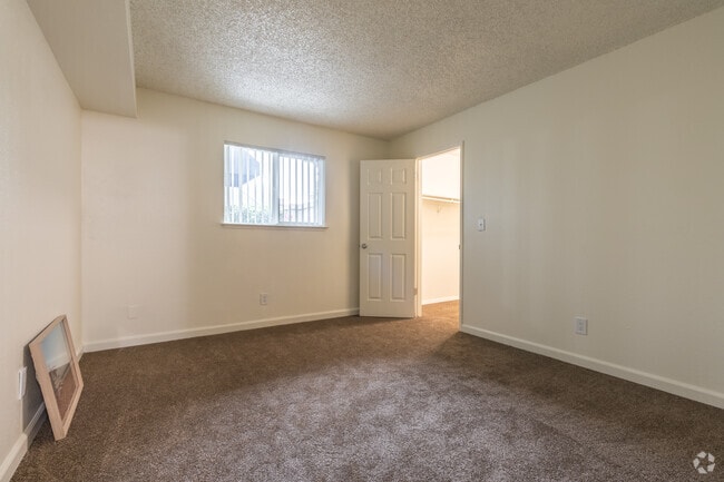 2BR, 1BA - 895SF - Primary Bedroom - Barcelona