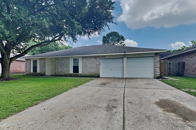 Building Photo - 14227 Bella Dr