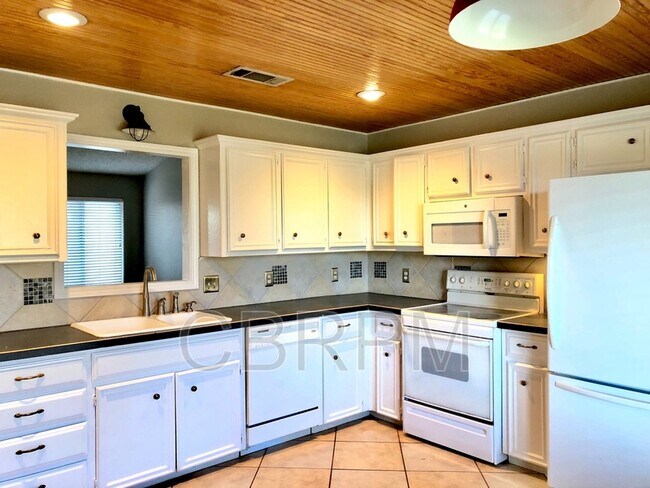 Photo - 5501 91st St