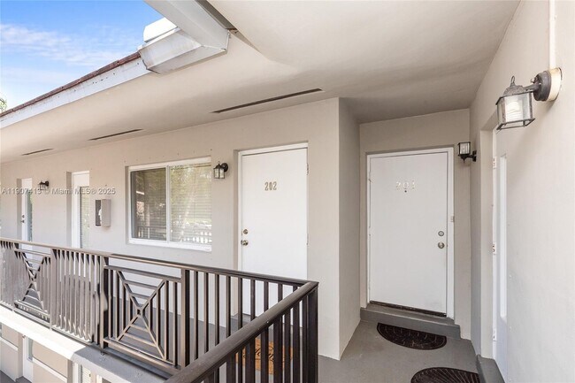 Photo - 81 Edgewater Dr Unidad 203