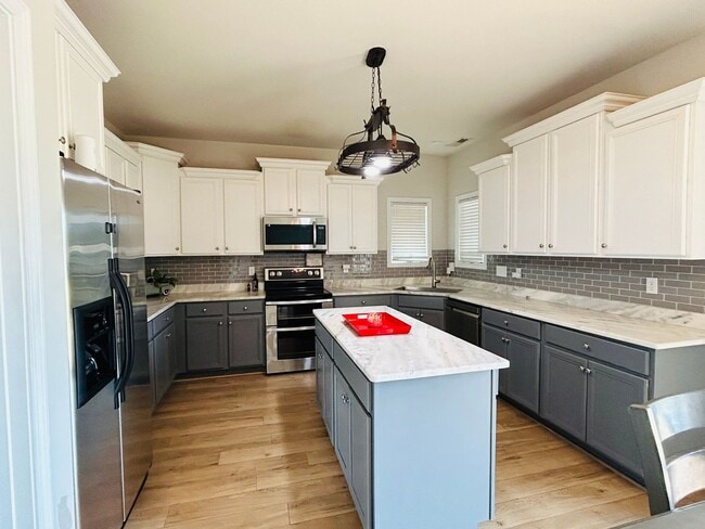 Photo - 3504 Castlefield Ln