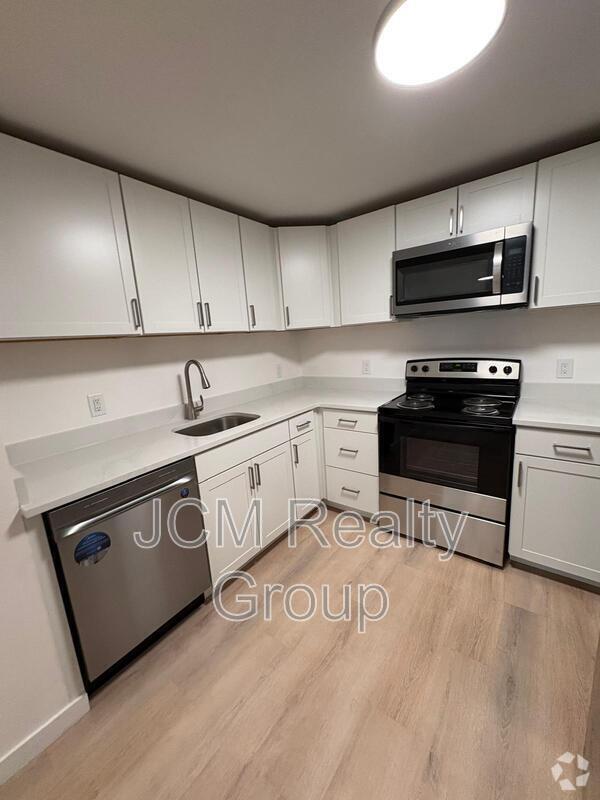 Building Photo - 303 Broadway Unit C4 / 2nd Floor Rental