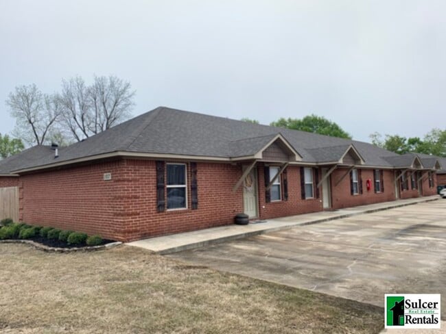 The Oaks: Water/Sewer Included - The Oaks: Water/Sewer Included House