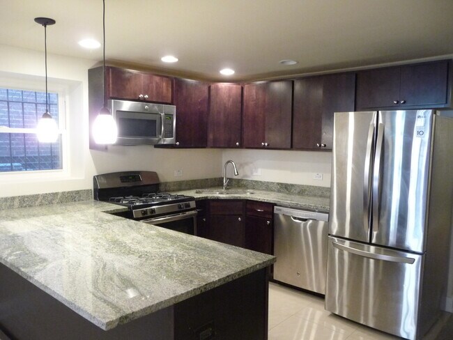 Photo - 1803 W Superior St Unit GDN