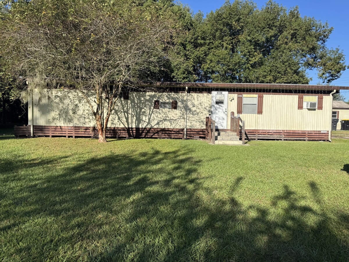 Photo - 1724 Oakland Rd W