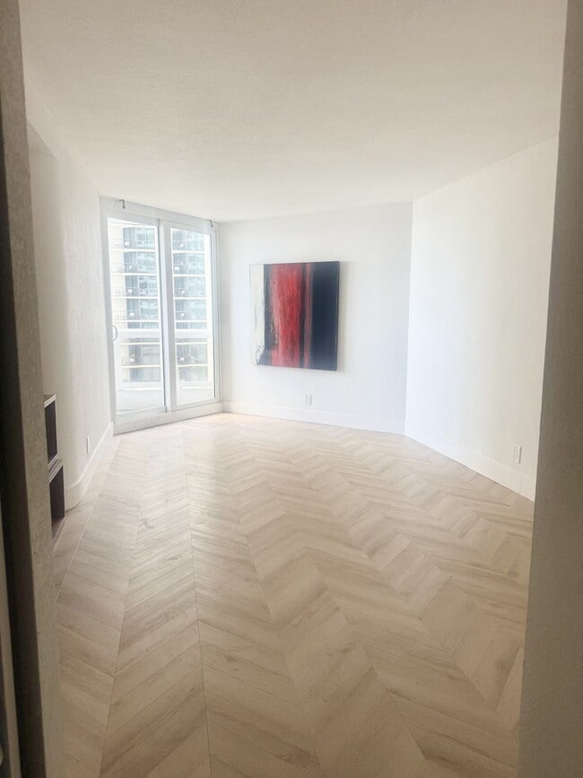 Photo - Luxury Waterfront Condo at The Grand – Miami's Premier Arts & Entertainment District Unit 1541