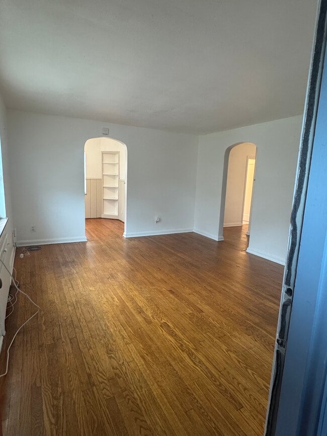 Living Room - 3410 Cleveland Ct Unit 3