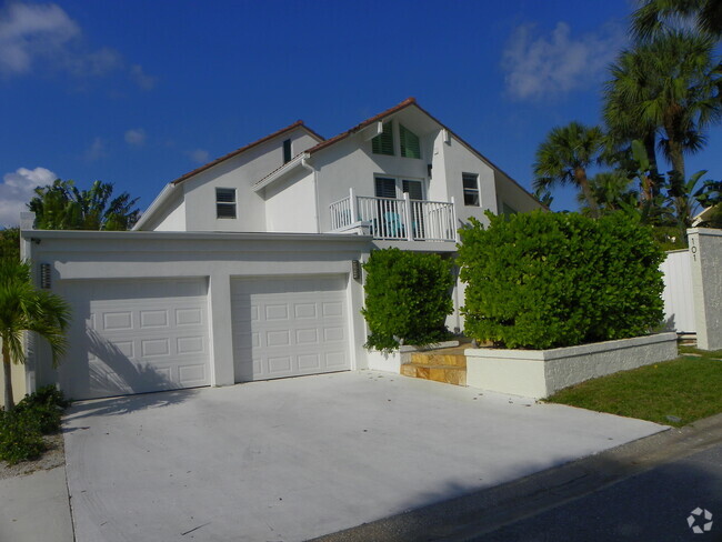 Building Photo - 101 Rainbow Fish Cir Rental