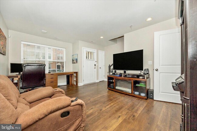 Photo - 5018 Judicial Wy