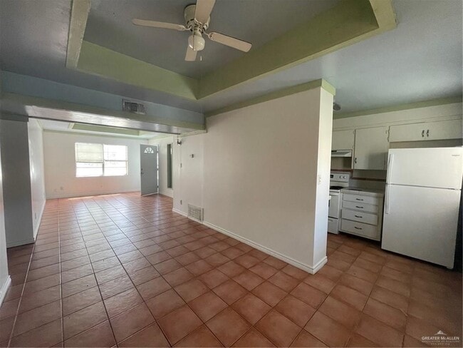 1902 Charles Cir