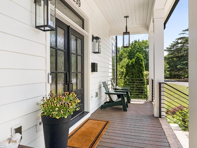 Photo - Spacious Elegance Awaits!