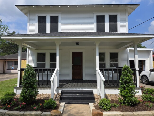 Building Photo - 1523 Avenue C