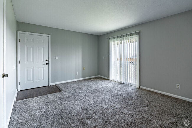 2BR, 1.5BA - 1000SF - Living Room - Oak Tree Farms