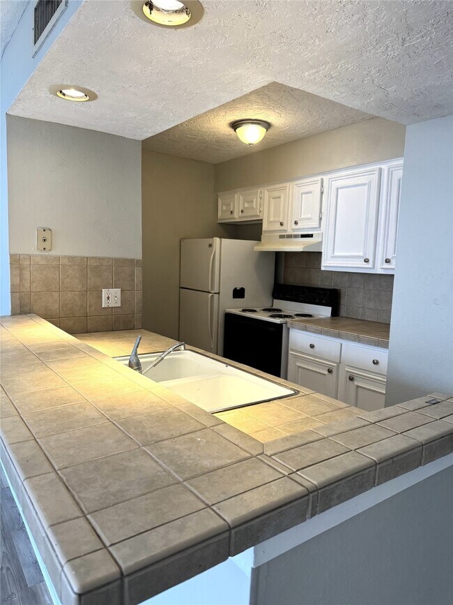 Photo - 12500 Melville Dr