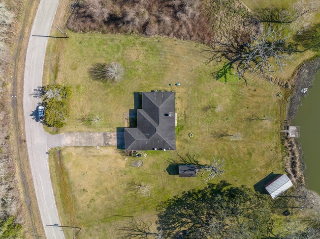 Photo - 140 Lakewood Dr