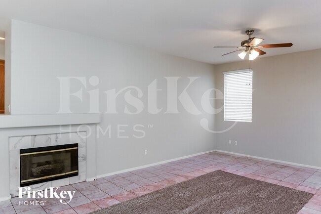 Photo - 820 Crescent Moon Dr