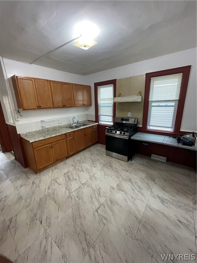 Photo - 298 Winslow Ave