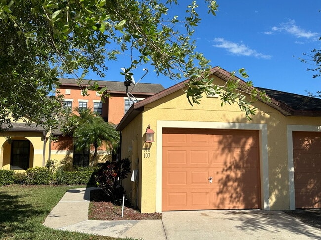 910 Luminary Cir