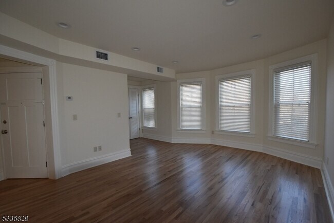 Photo - 680 Bloomfield Ave Unit 2nd floor