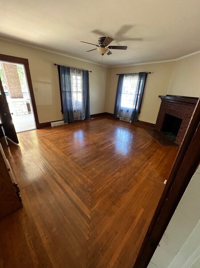 202 S Highland Ave Condo Unit 1 Condo for Rent in Chanute, KS