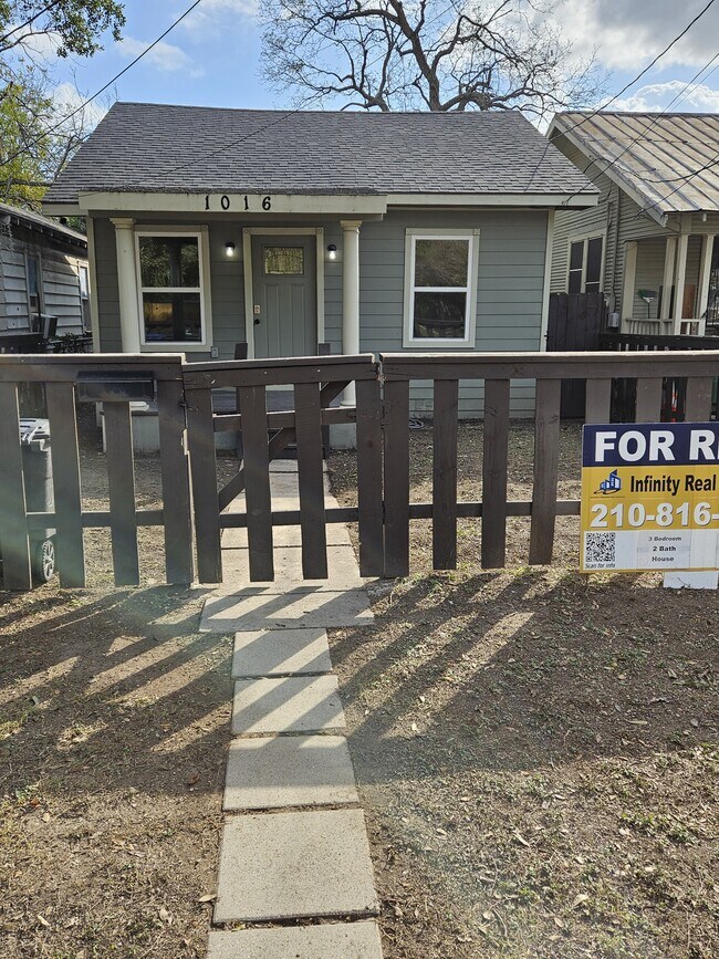Photo - 1016 Center St