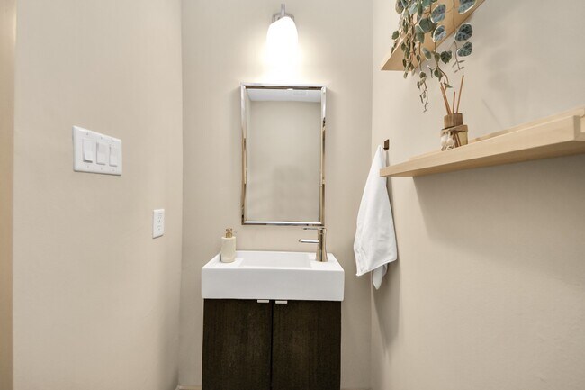 Photo - 4510 Inker St