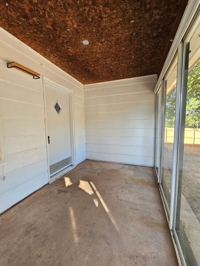 Photo - (3) Bed/(1) Bath in Purcell Avail NOWl!